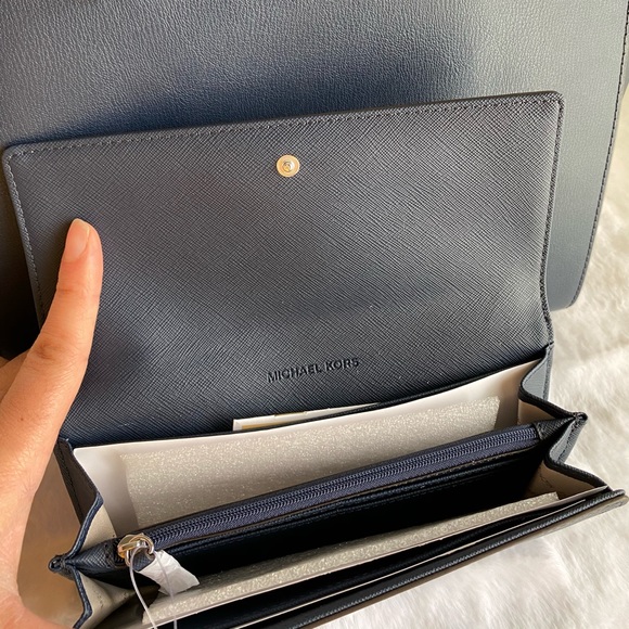 HP💕Michael Kors Ellis LG satchel & wallet - Picture 3 of 6